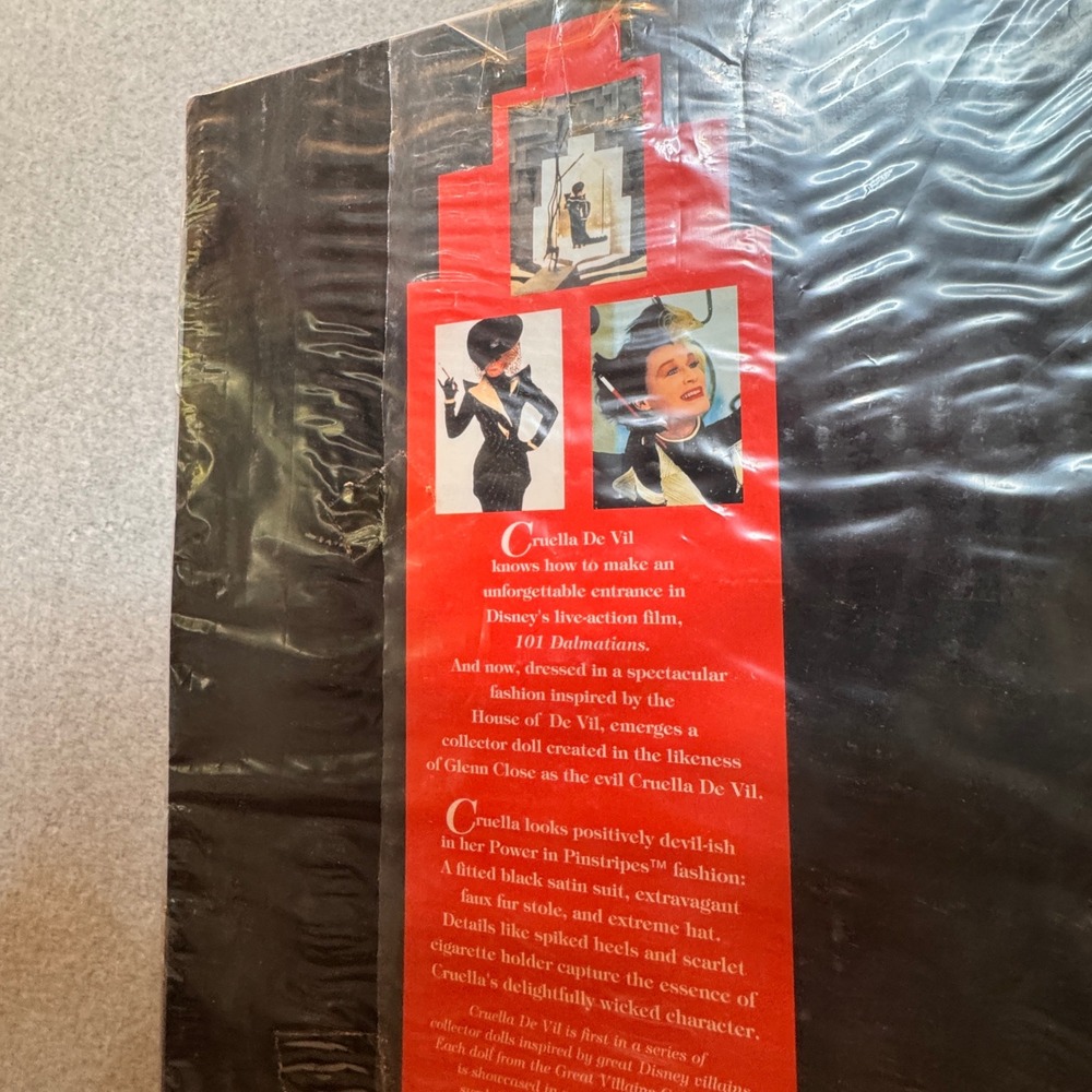 Disney Cruella De Vil Doll Power in Pinstripes Great Villains Collection Mattel - Picture 8 of 8